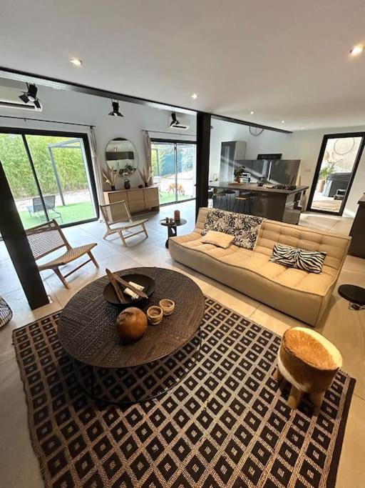 Superbe Maison Avec Jacuzzi Ventabren Eksteriør billede